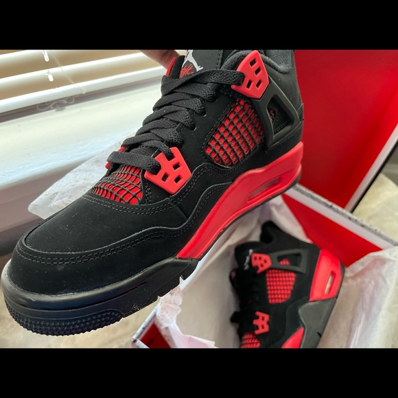 Athletic_Shoes